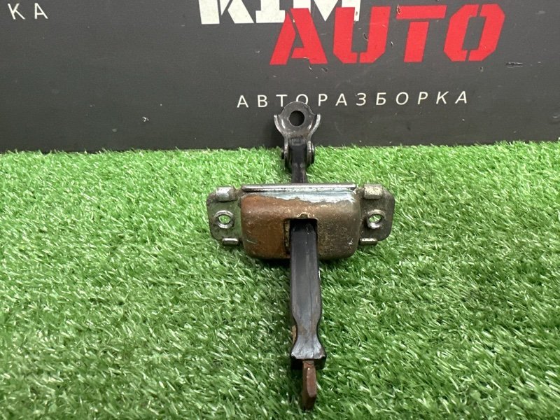 Ограничитель двери Hyundai Solaris 1 2013