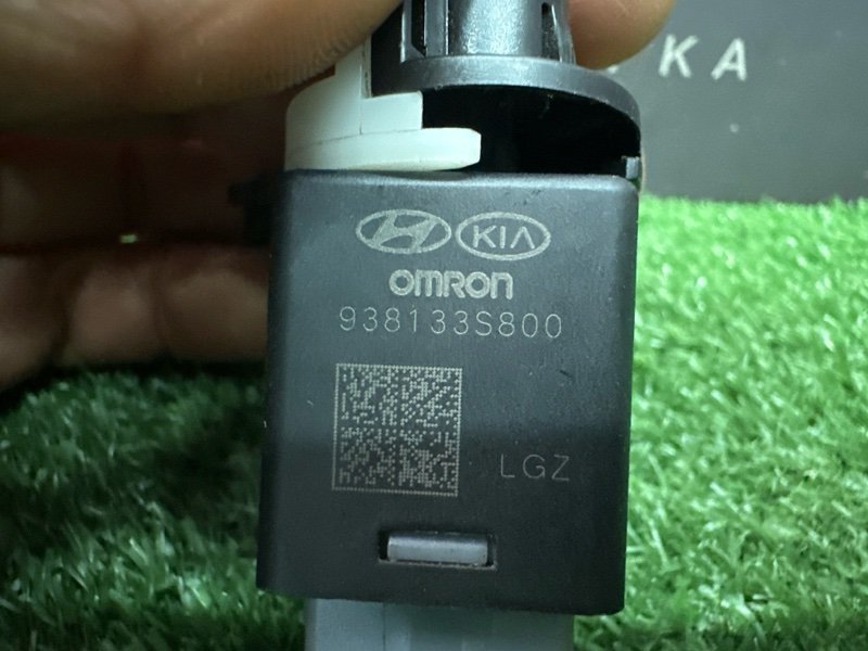 Выключатель стоп-сигнала(лягушка) Kia Rio 3 2016 QB
