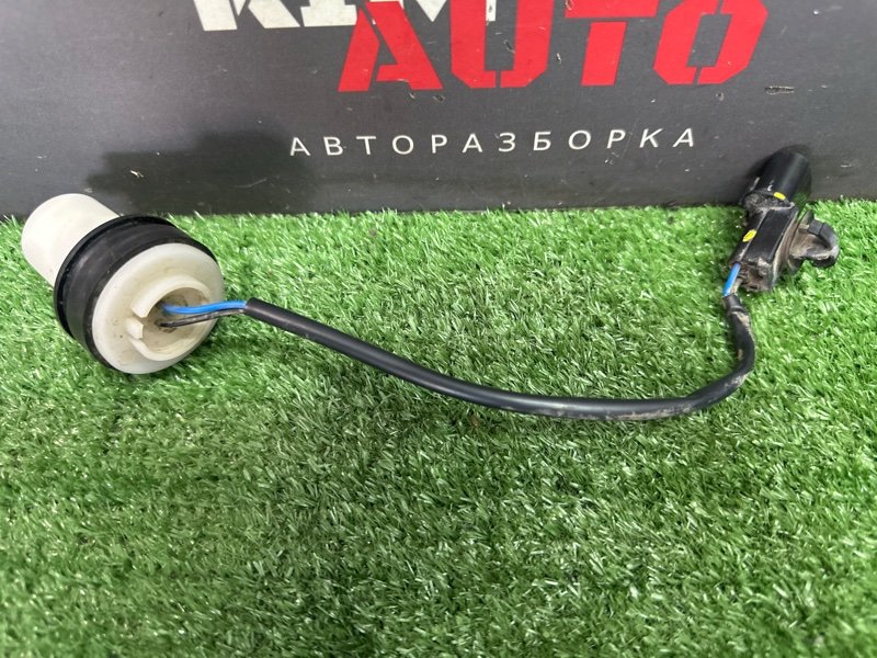 Датчик уровня омывающей жидкости Kia Rio 3 2016 QB