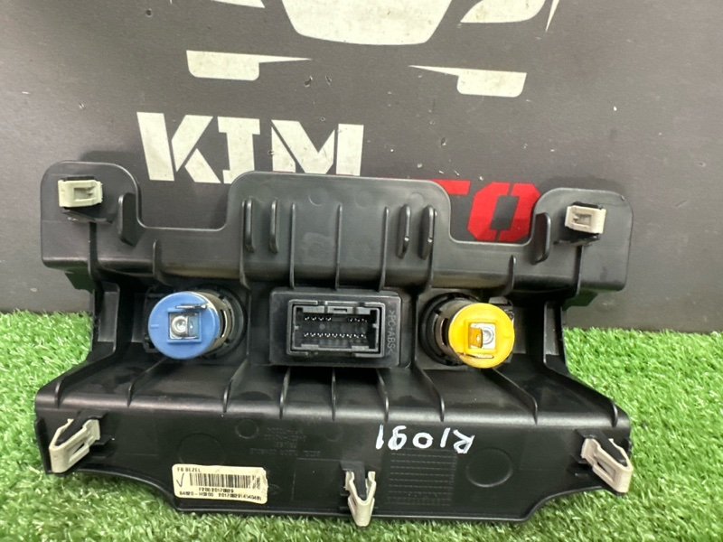 Блок розеток 12V Kia Rio 4 2017 FB