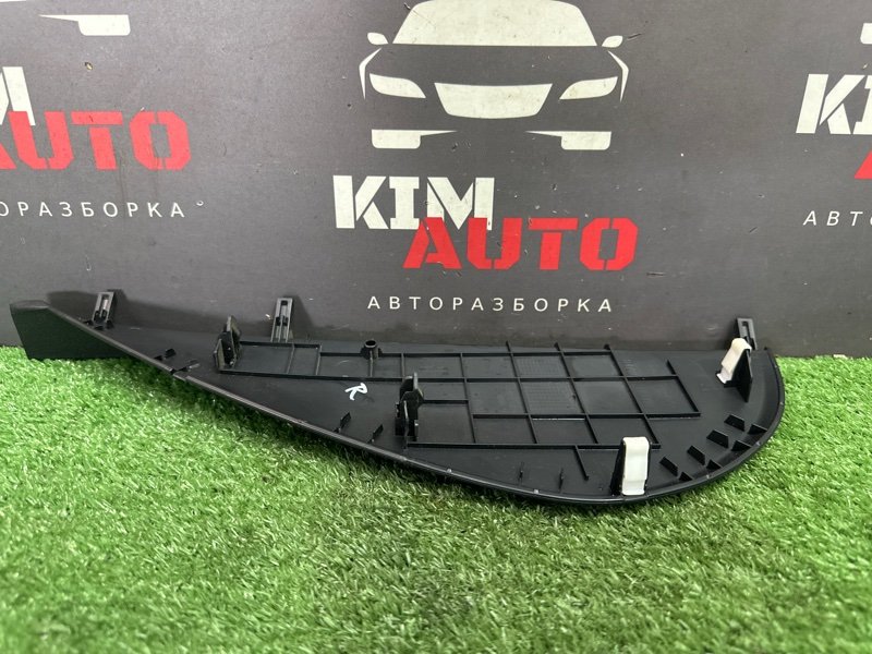 Накладка торпедо боковая Kia Rio 4 2017 FB