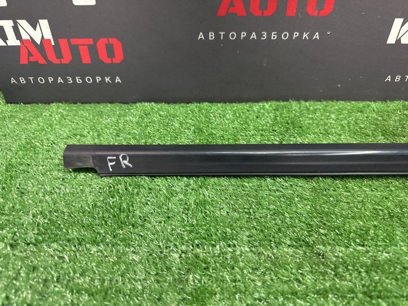 Уплотнитель стекла наружный (Бархотка) Kia Rio 4 2017 FB