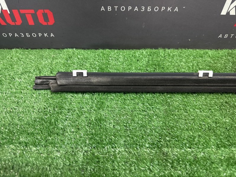 Уплотнитель стекла наружный (Бархотка) Kia Rio 4 2017 FB
