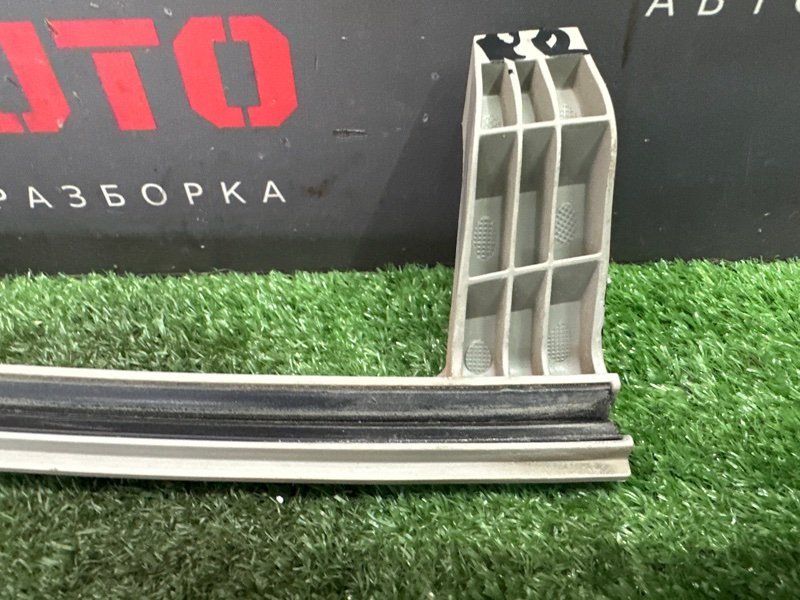 Направляющая стекла двери Kia Rio 4 2021 FB