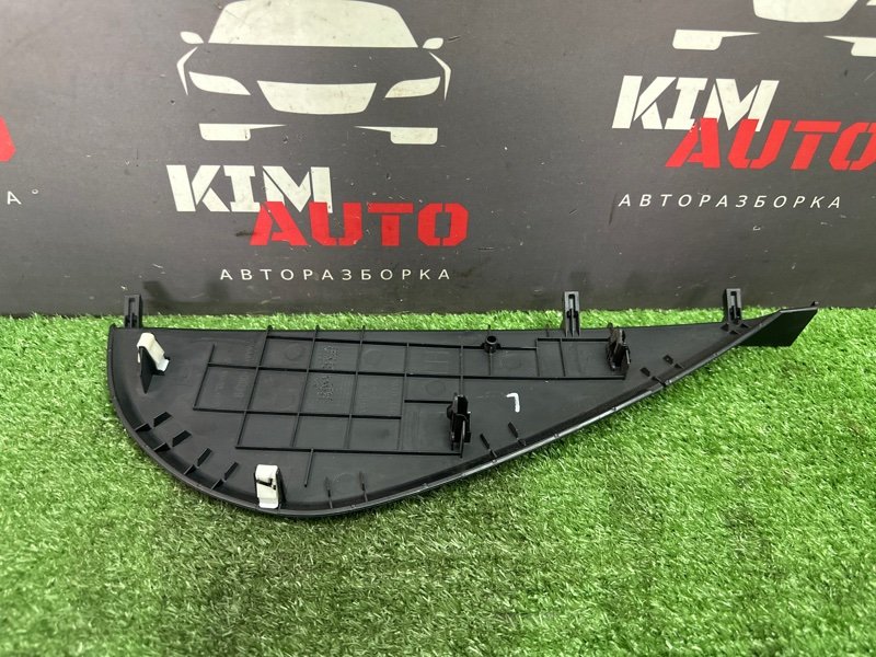 Накладка торпедо боковая Kia Rio 4 2021 FB
