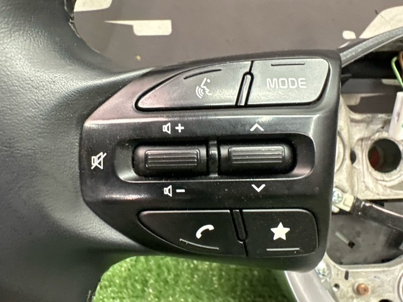 Руль кожаный с кнопками Kia Rio 4 2021 FB