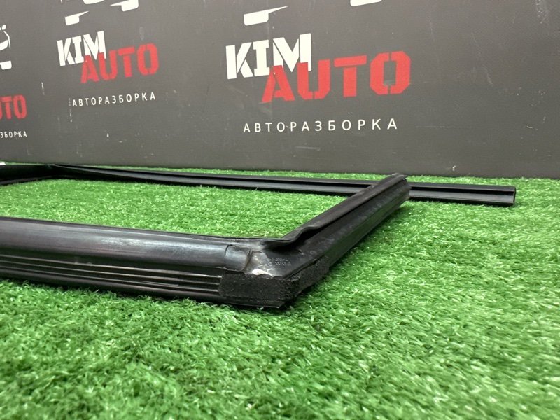Уплотнитель стекла направляющий Kia Rio 4 2021 FB