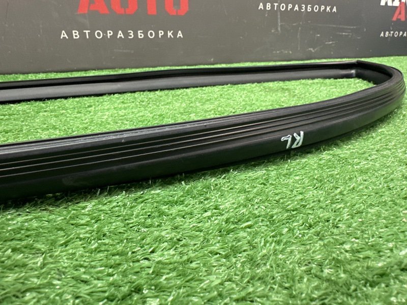 Уплотнитель стекла направляющий Kia Rio 4 2021 FB