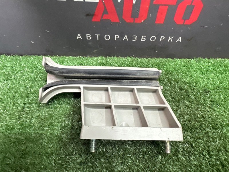 Направляющая стекла двери Kia Rio 4 2021 FB