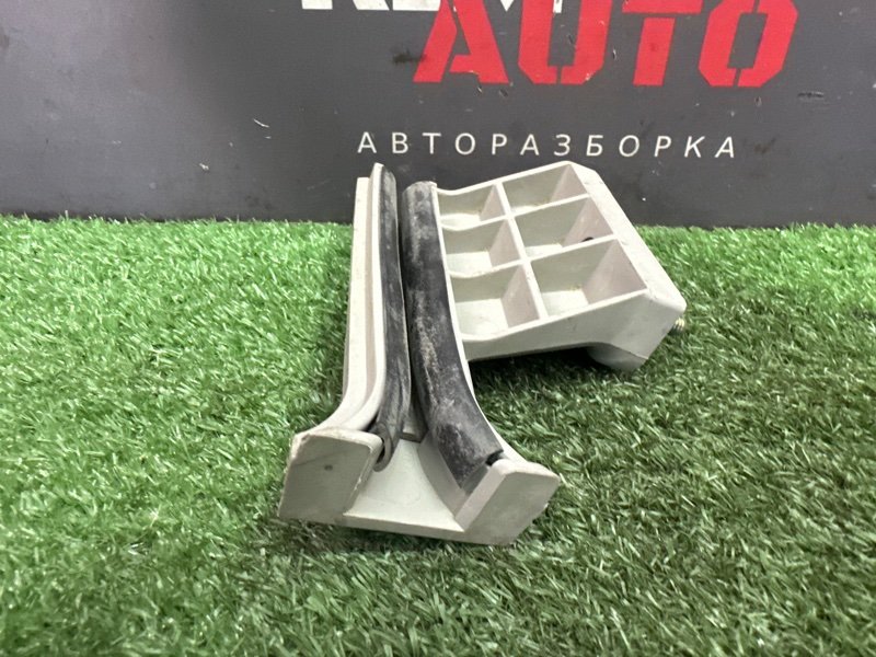 Направляющая стекла двери Kia Rio 4 2021 FB