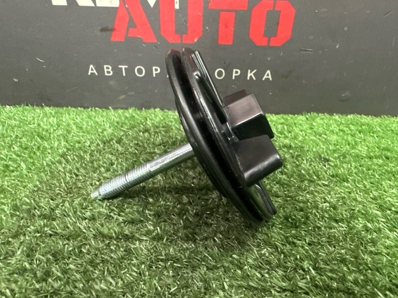 Болт крепления запасного колеса Kia Rio 4 2021 FB