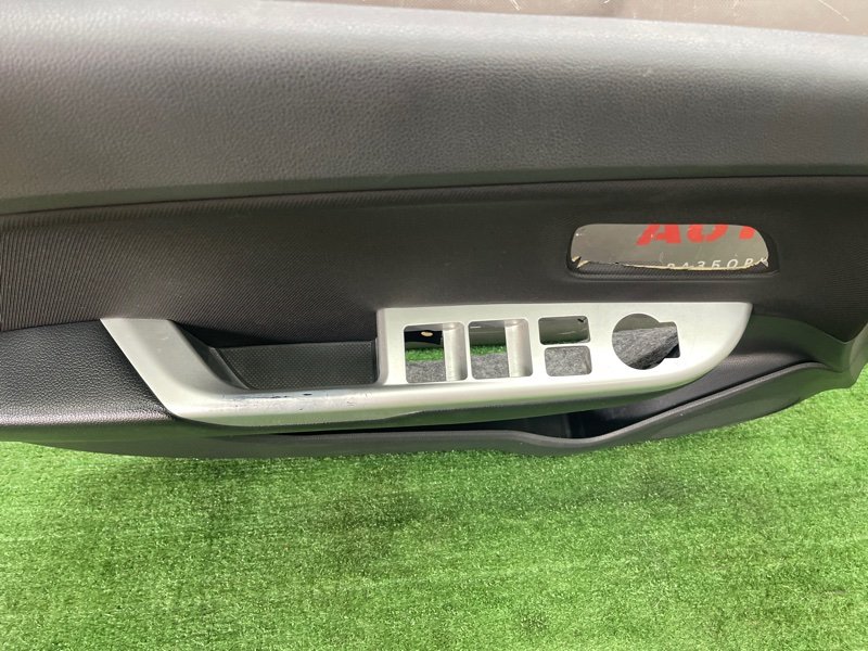 Обшивка двери Kia Rio 3 HB 2014 HB