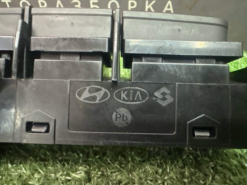 Блок кнопок подогрева сидений Kia Rio 4 2021 FB