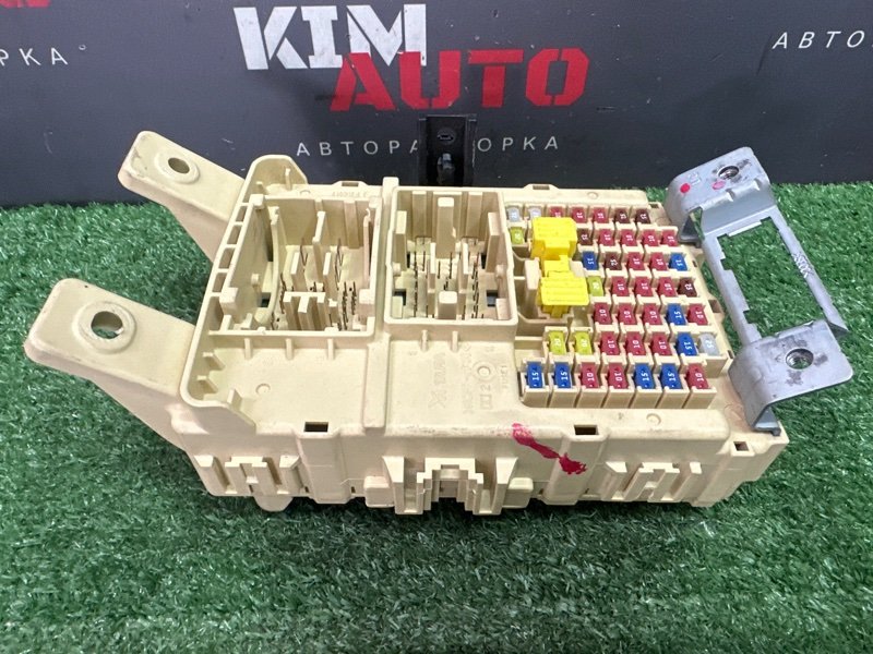 Блок предохранителей салонный Kia Rio 4 2021 FB