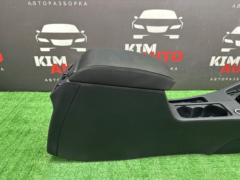Центральная Консоль с подлокотником Skoda Octavia 2014 A7