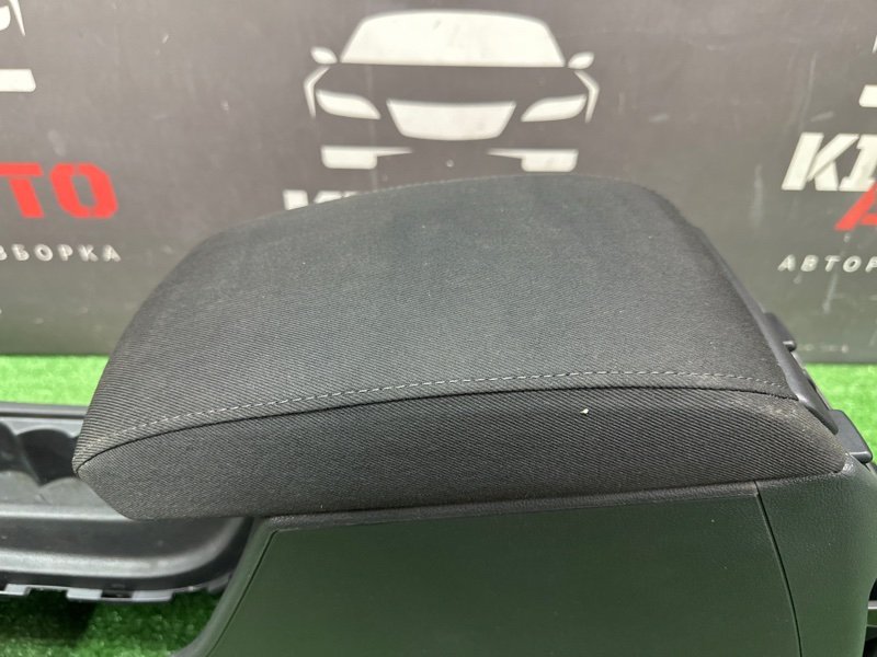 Центральная Консоль с подлокотником Skoda Octavia 2014 A7