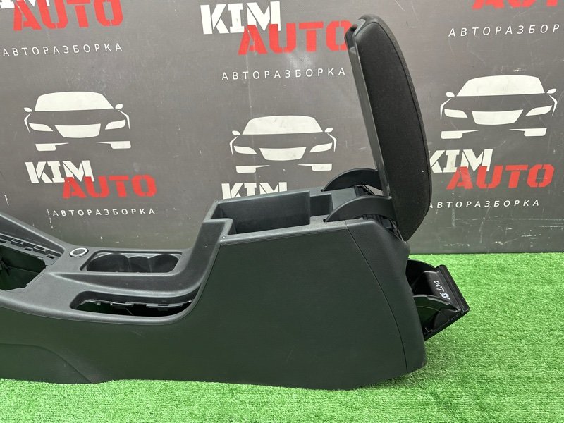 Центральная Консоль с подлокотником Skoda Octavia 2014 A7