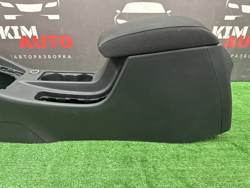 Центральная Консоль с подлокотником Skoda Octavia 2014 A7