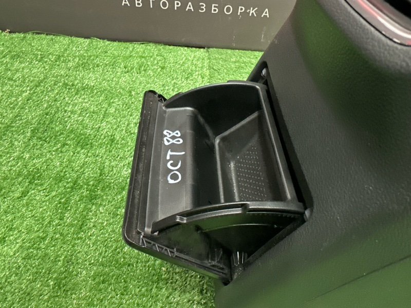 Центральная Консоль с подлокотником Skoda Octavia 2014 A7