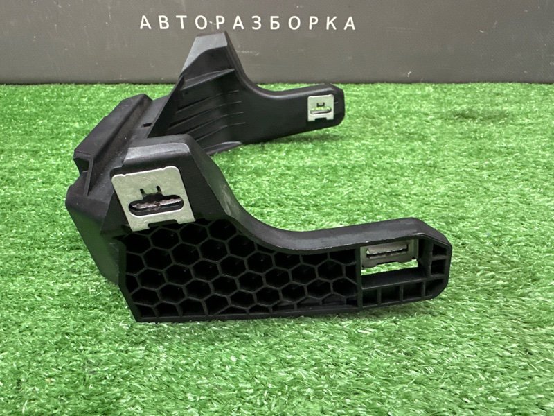 Кронштейн центральной консоли Skoda Octavia 2014 A7