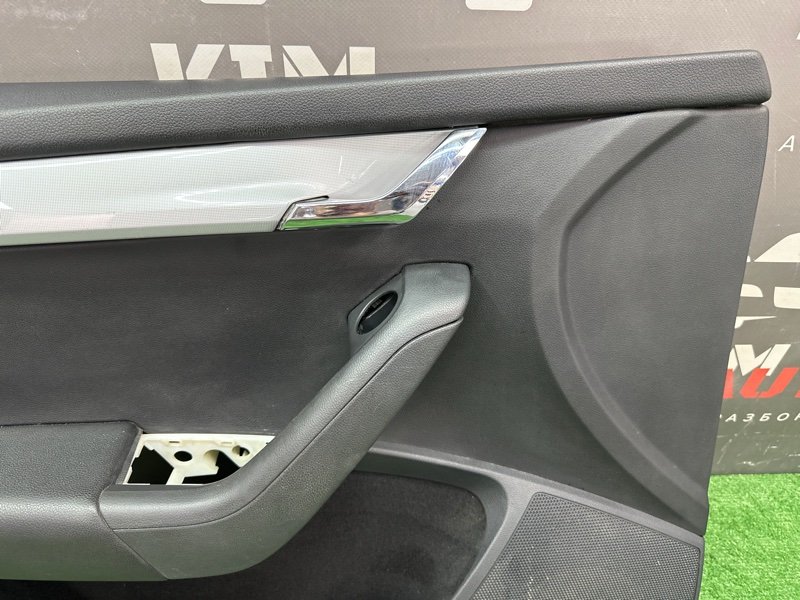 Обшивка двери Skoda Octavia 2014 A7