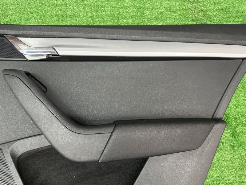Обшивка двери Skoda Octavia 2014 A7