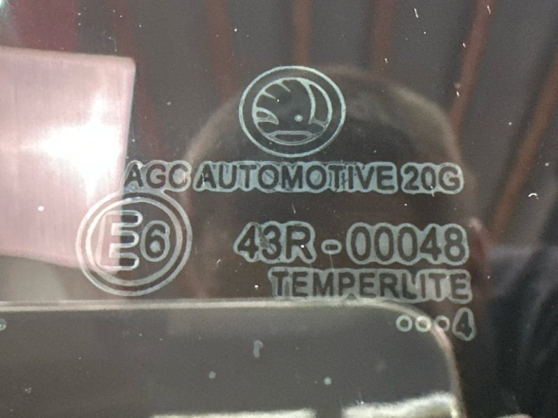 Стекло двери Skoda Octavia 2014 A7