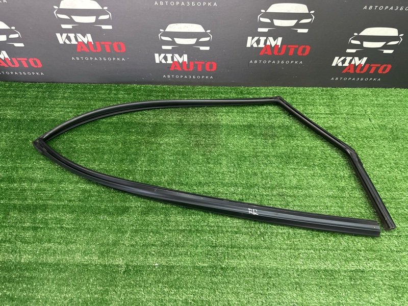 Уплотнитель стекла направляющий Kia Ceed 1 2010 ED