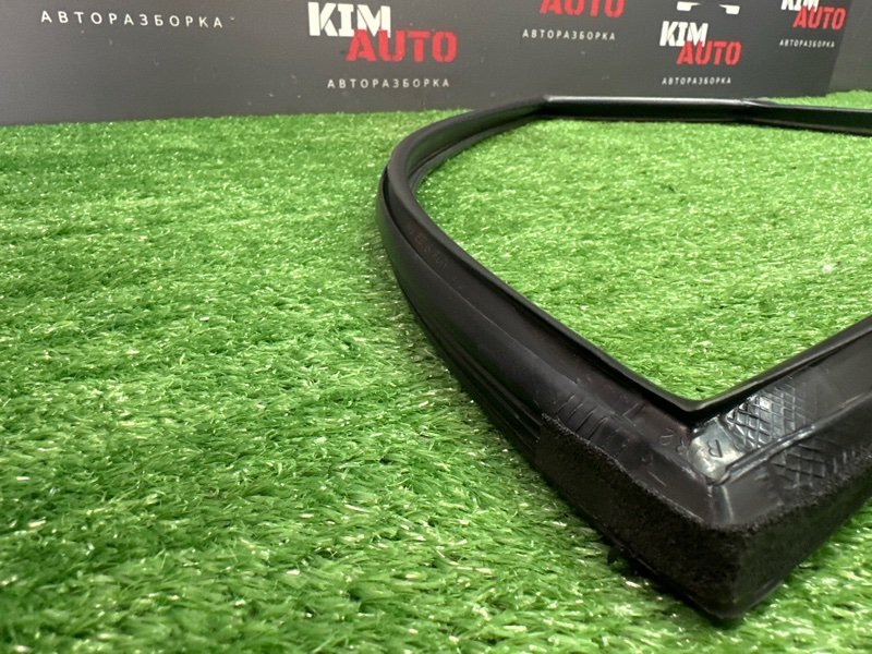 Уплотнитель стекла направляющий Kia Ceed 1 2010 ED