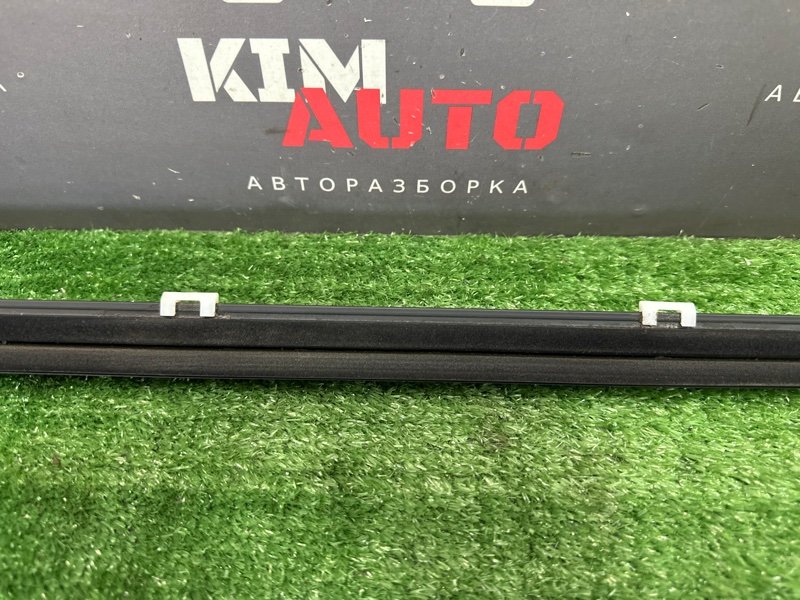 Уплотнитель стекла наружный (Бархотка) Kia Ceed 1 2010 ED