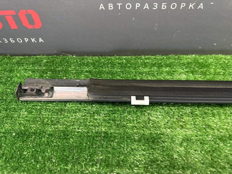 Уплотнитель стекла наружный (Бархотка) Kia Ceed 1 2010 ED