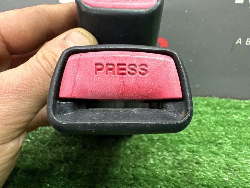 Замок ремня безопасности(двойной) Kia Ceed 1 2010 ED