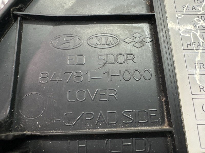 Накладка торпедо боковая Kia Ceed 1 2010 ED