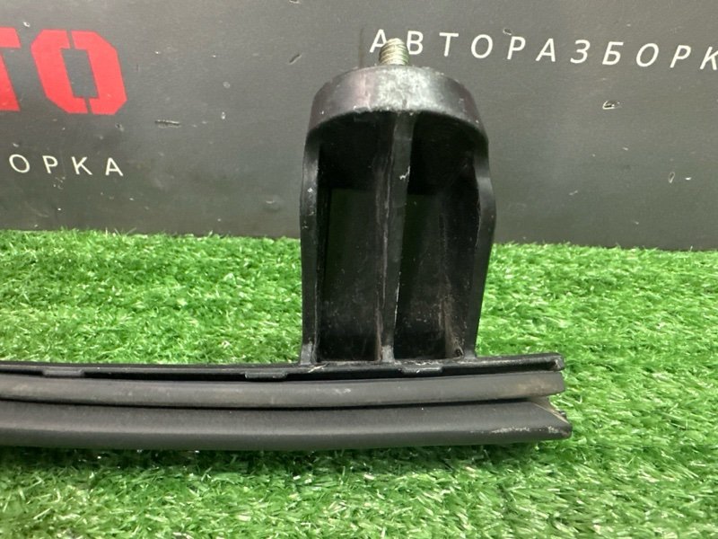 Направляющая стекла двери Kia Ceed 1 2010 ED