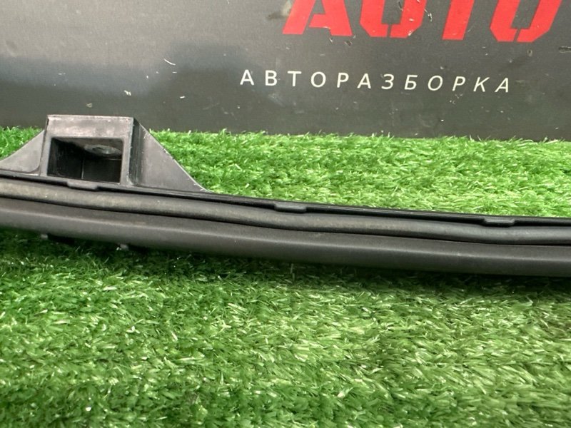 Направляющая стекла двери Kia Ceed 1 2010 ED