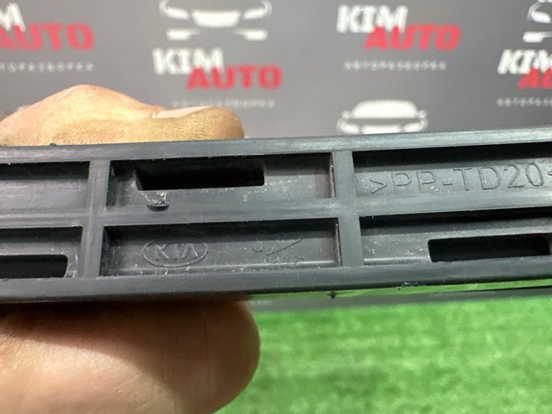 Направляющая стекла двери Kia Ceed 1 2010 ED