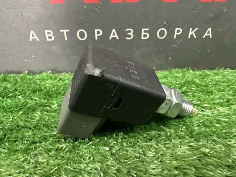 Выключатель стоп-сигнала(лягушка) Kia Ceed 1 2010 ED