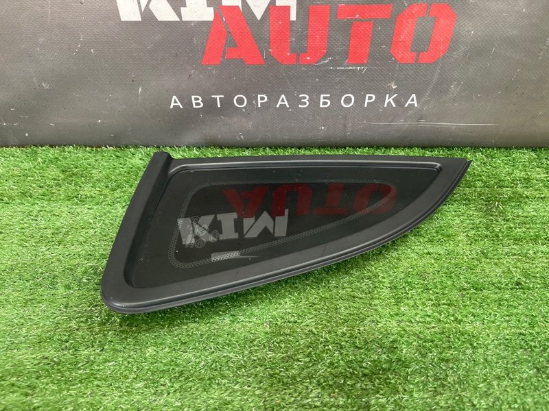 Стекло глухое заднее Kia Rio 3 HB 2014 HB
