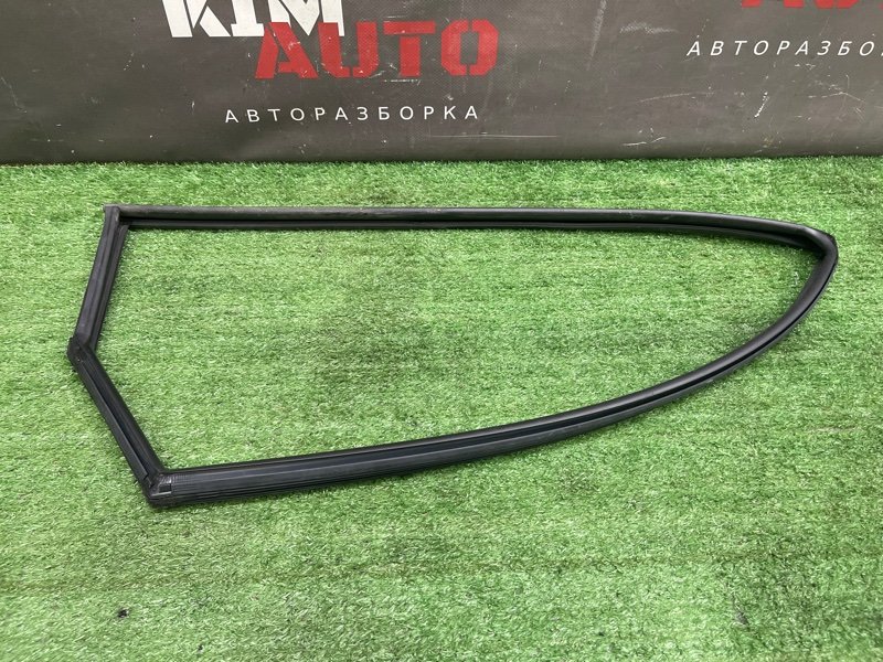 Уплотнитель стекла направляющий Kia Rio 3 HB 2014 HB