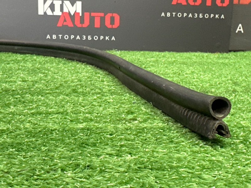 Уплотнитель жабо Kia Ceed 1 2010 ED
