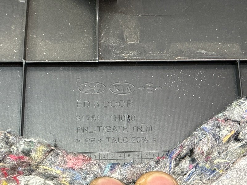 Обшивка крышки багажника Kia Ceed 1 2010 ED