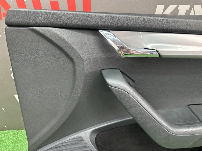 Обшивка двери Skoda Octavia 2018 A7