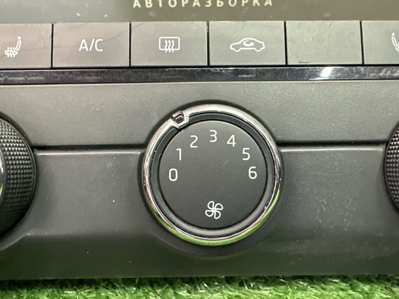 Блок управления отопителем и кондиционером Skoda Octavia 2018 A7