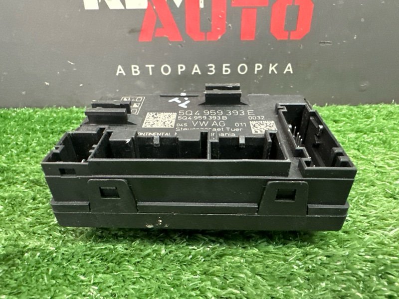 Блок комфорта двери Skoda Octavia 2018 A7