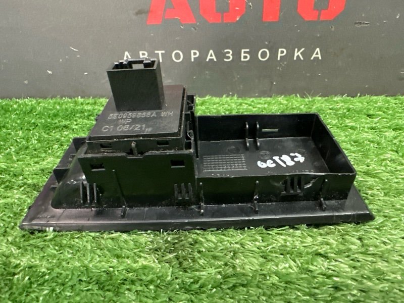 Блок управления стеклоподъемниками Skoda Octavia 2018 A7