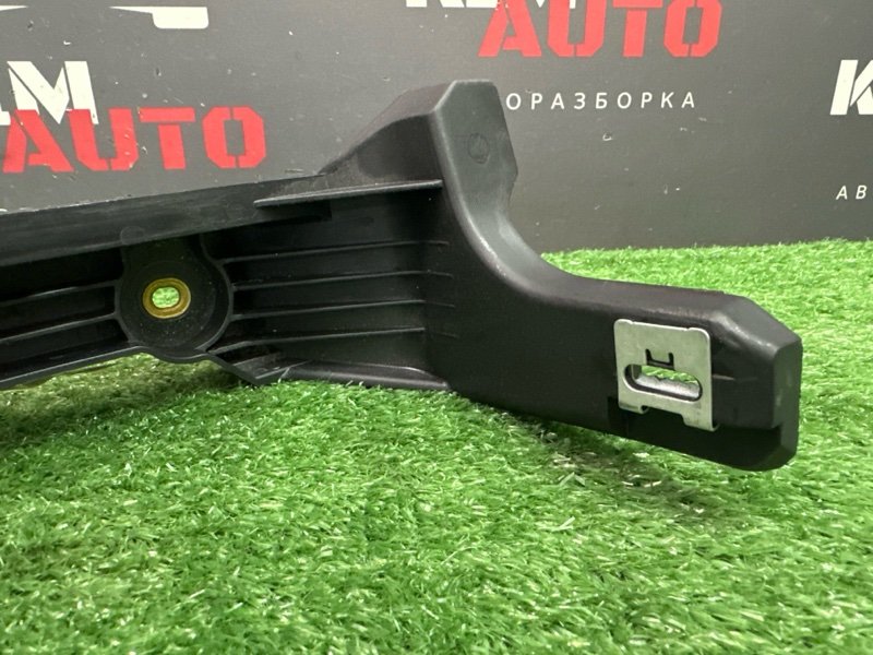 Кронштейн центральной консоли Skoda Octavia 2018 A7