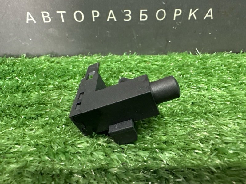 Концевик ручника Skoda Octavia 2018 A7