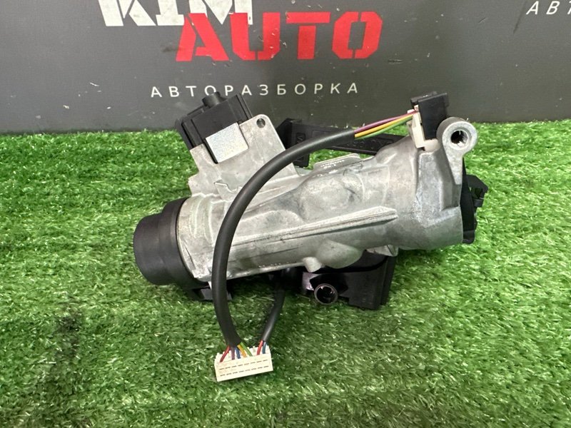 Замок зажигания с ключом(2шт.), личинкой двери Skoda Octavia 2018 A7