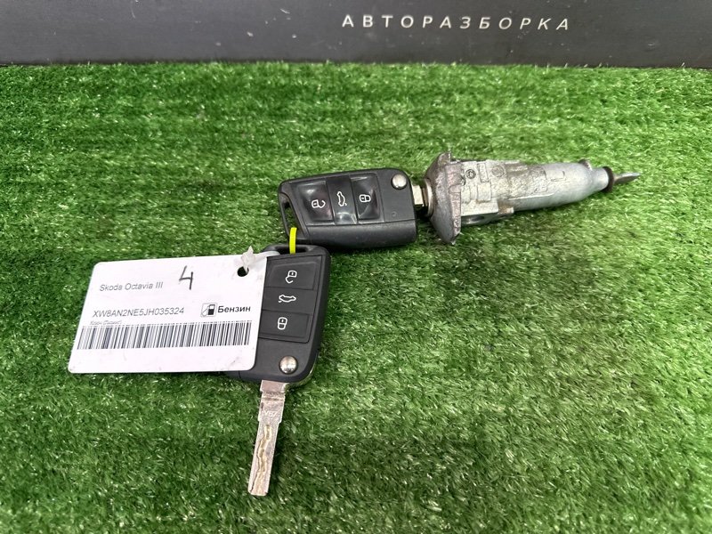 Замок зажигания с ключом(2шт.), личинкой двери Skoda Octavia 2018 A7