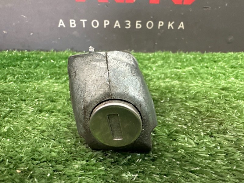 Замок зажигания с ключом(2шт.), личинкой двери Skoda Octavia 2018 A7